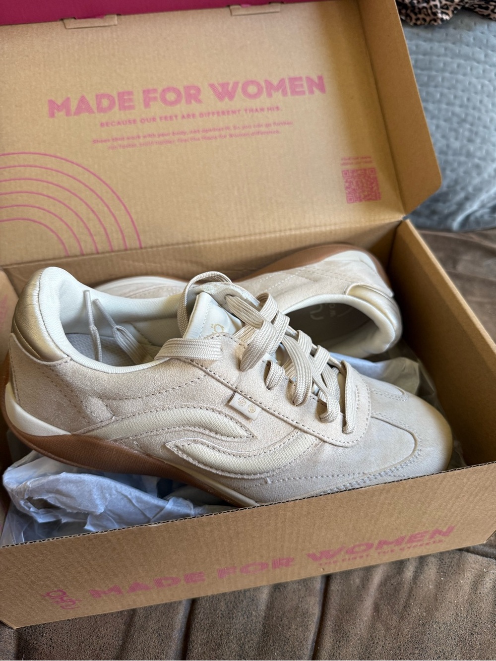 Ryka Era Terrataupe Athletic Shoe Beige with gold rim in back sz 7 New in Box
